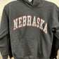 YOUTH Nebraska Arched - Gildan Unisex Hooded Sweatshirt